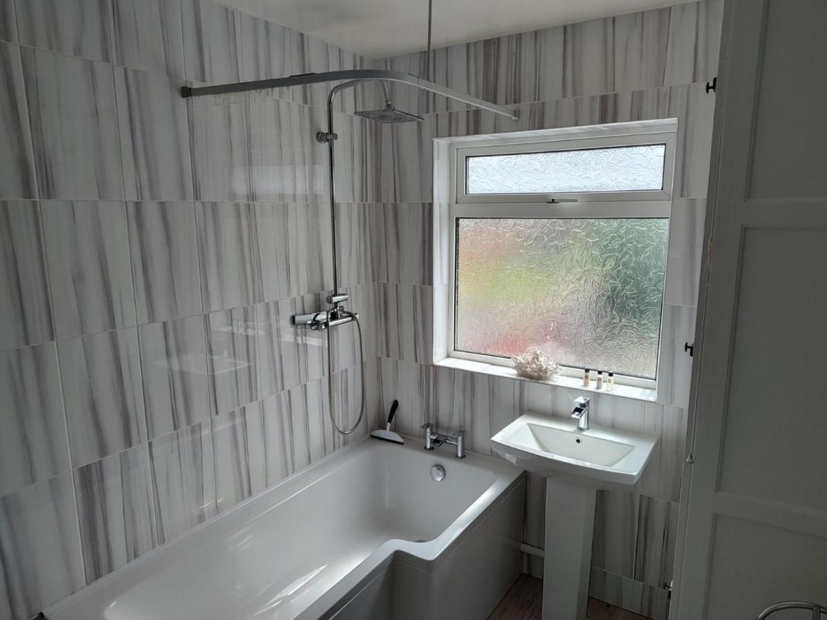 Wavertree Drive 3 Bed Contractor Home In Leicester Exterior photo